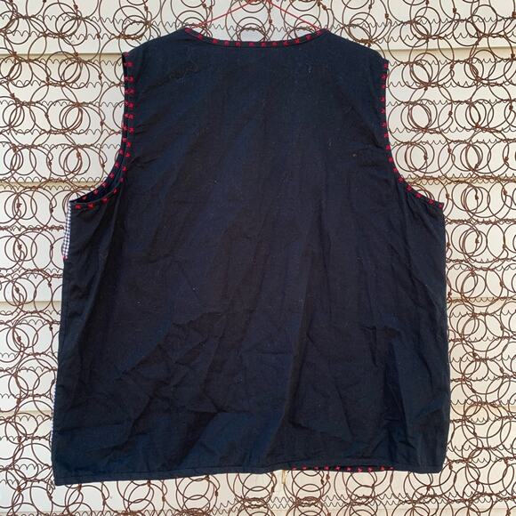 Vintage Christmas embroidered patchwork vest - Picture 2 of 3